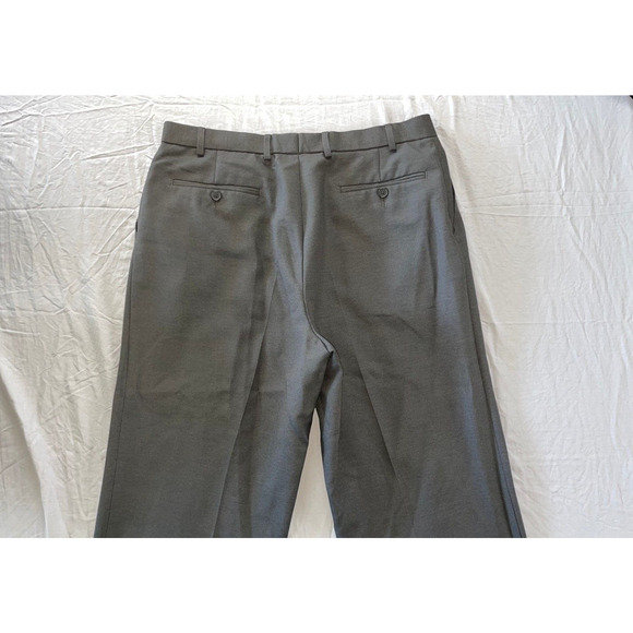 IZOD Flat Front Microfiber Easy Care Chino Pants. Gray. Men's 35X34, EUC!! - Picture 8 of 9